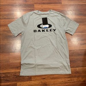 Men’s Oakley Shirt